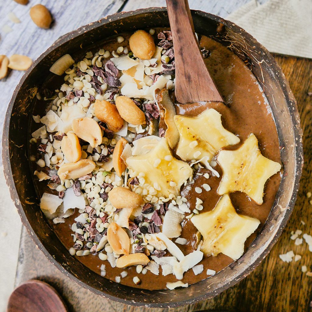 Ambronite Snickers Smoothie Bowl